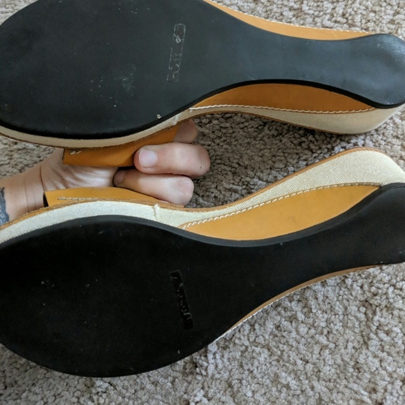 Banana Republic slides - Picture 2 of 5